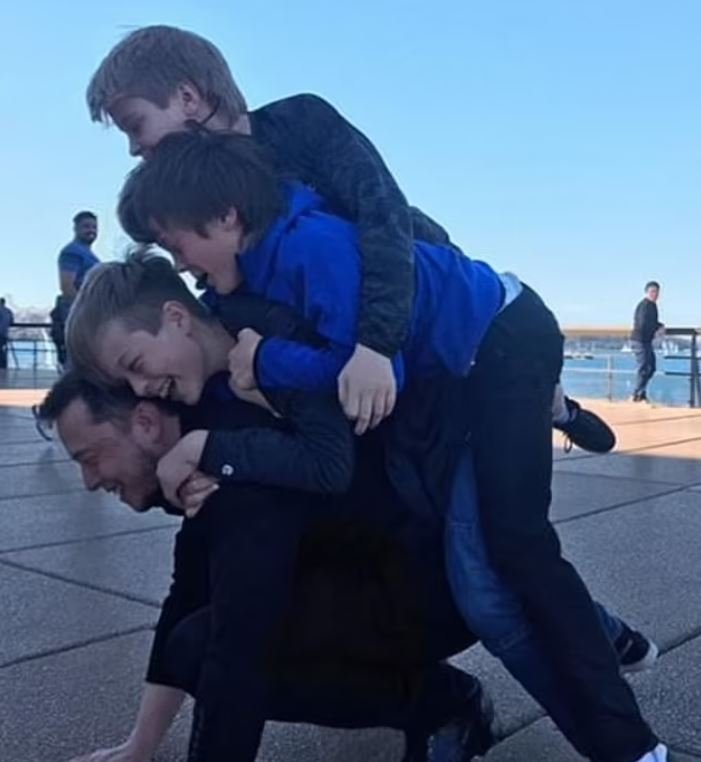 Ο Έλον Μασκ με τα τρίδυμα αγόρια του, που γεννήθηκαν το 2006