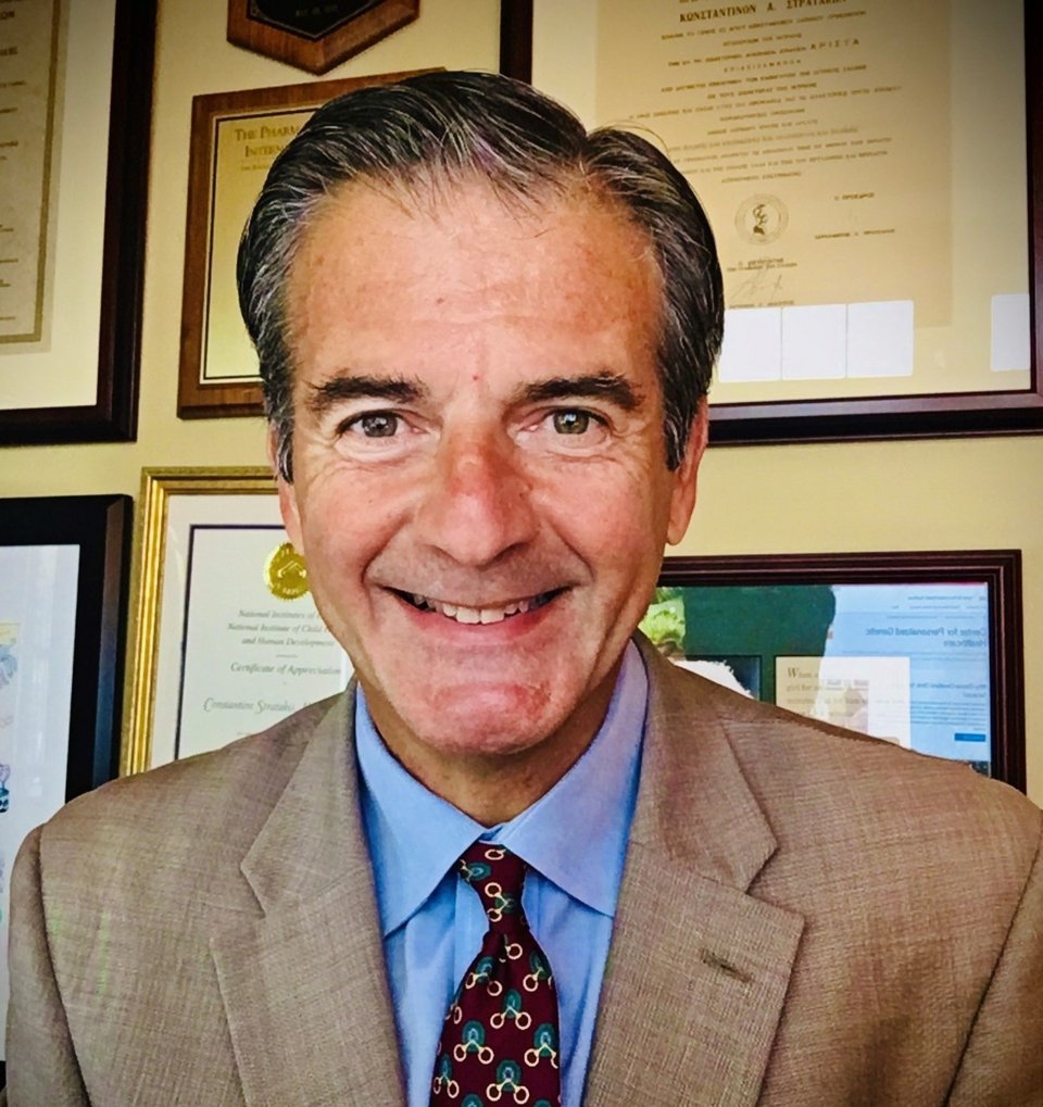 Ο Δρ. Κωνσταντίνος Στρατάκης