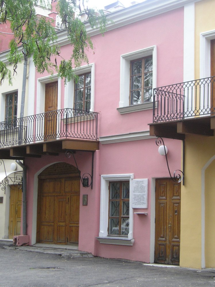 Η πρόσοψη του Μουσείου Φιλικής Εταιρείας