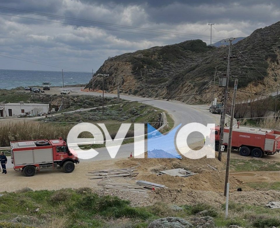 Πυροσβεστικά οχήματα στο σημείο της φωτιάς