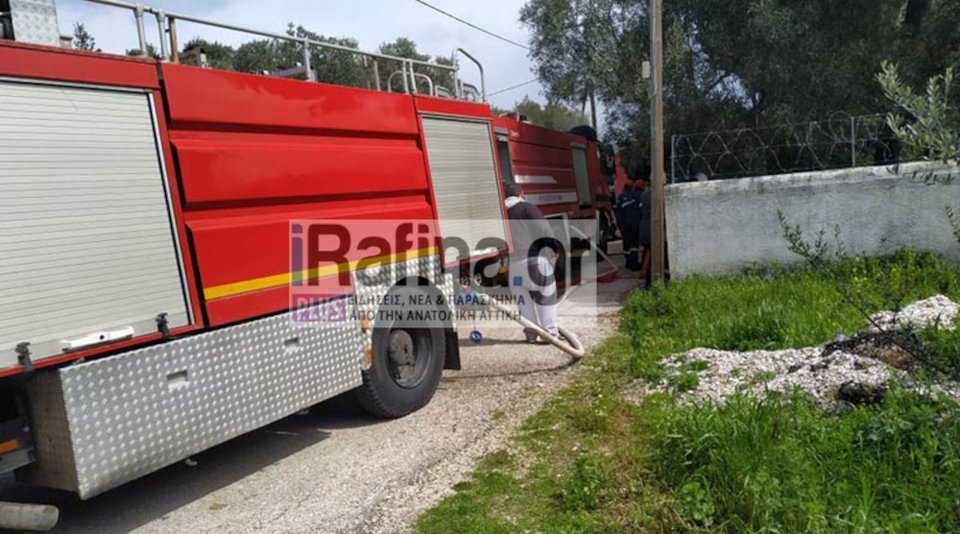 Φωτιά σε μονοκατοικία στη Ραφήνα / irafina.gr
