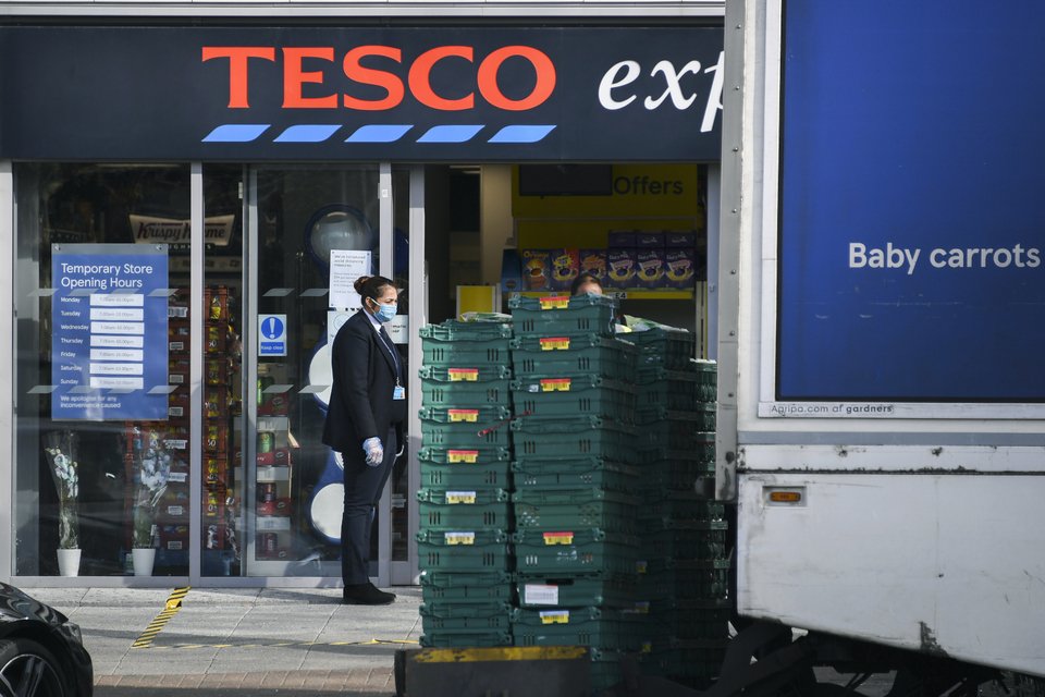 Η Tesco ανακοίνωσε πως θα προσφέρει 1.400 θέσεις εργασίας σε Ουκρανούς πρόσφυγες