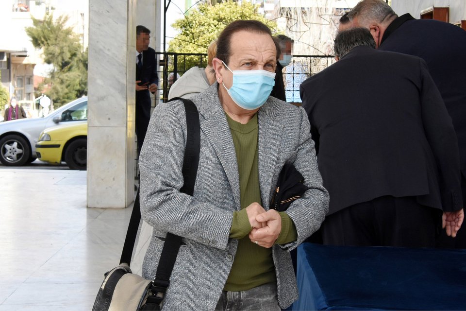 Σπύρος Μπιμπίλας στην κηδεία της Όλγας Τουρνάκη
