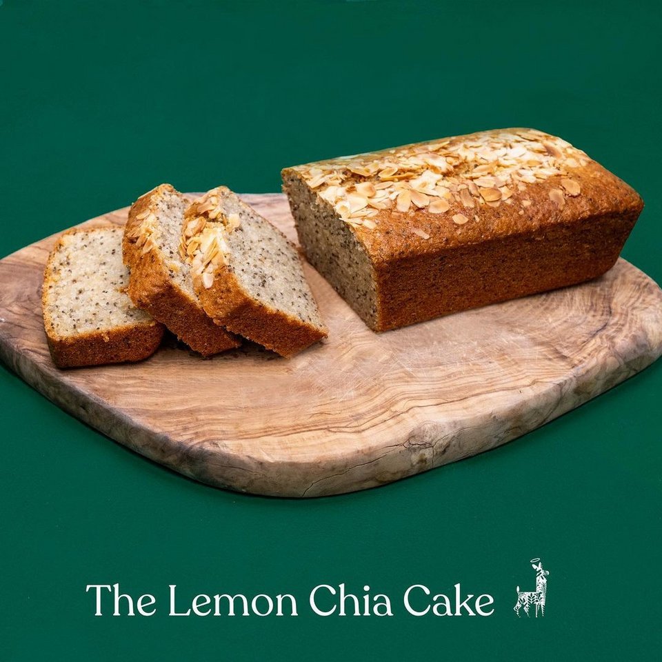 Ανάλαφρο, μαμαδίστικο cake με λεμόνι, σπόρους chia και φιλέ αμύγδαλο.