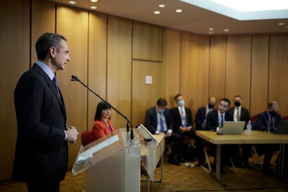 Ο πρωθυπουργός Κυριάκος Μητσοτάκης κατά τη διάρκεια της συνέντευξης Τύπου μετά την ολοκλήρωση των εργασιών της Συνόδου του Ευρωπαϊκού Συμβουλίου. Παρασκευή 25 Μαρτίου 2022 (ΔΗΜΗΤΡΗΣ ΠΑΠΑΜΗΤΣΟΣ/ΓΡΑΦΕΙΟ ΤΥΠΟΥ ΠΡΩΘΥΠΟΥΡΓΟΥ/EUROKINISSI)