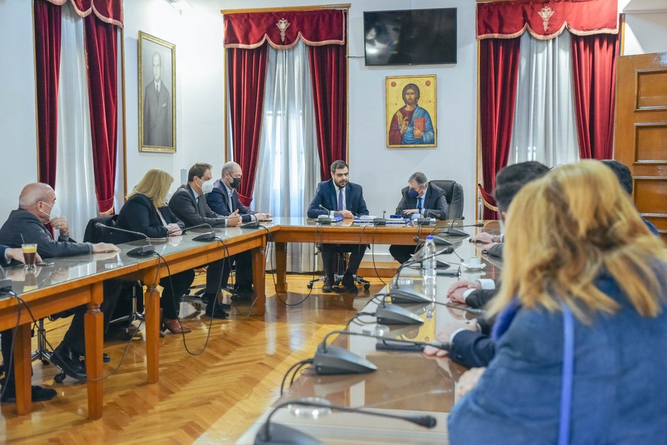 Επίσκεψη του Παύλου Μαρινάκη και των στελεχών της Νέας Δημοκρατίας στον Δήμο Πειραιά