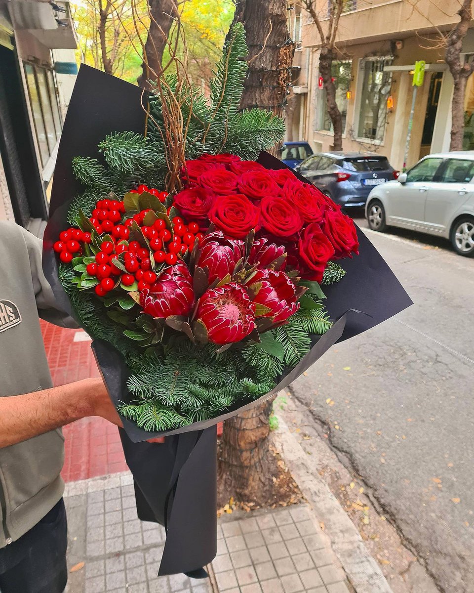 Ο Στέλιος Κουδουνάρης αγαπάει τα λουλούδια από το Neda Creations - Φωτογραφία: Neda Creations/Instagram