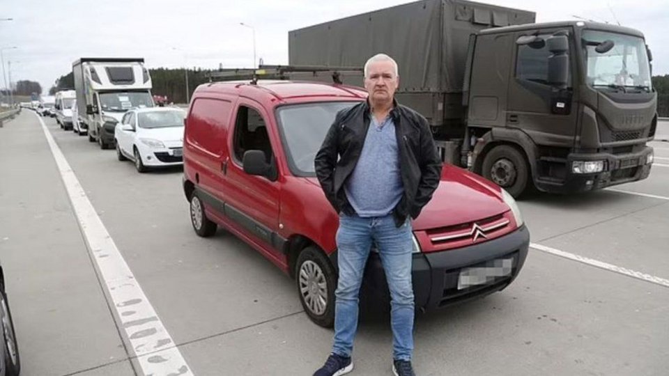 Πολύωρη αναμονή στα σύνορα της Ουκρανίας