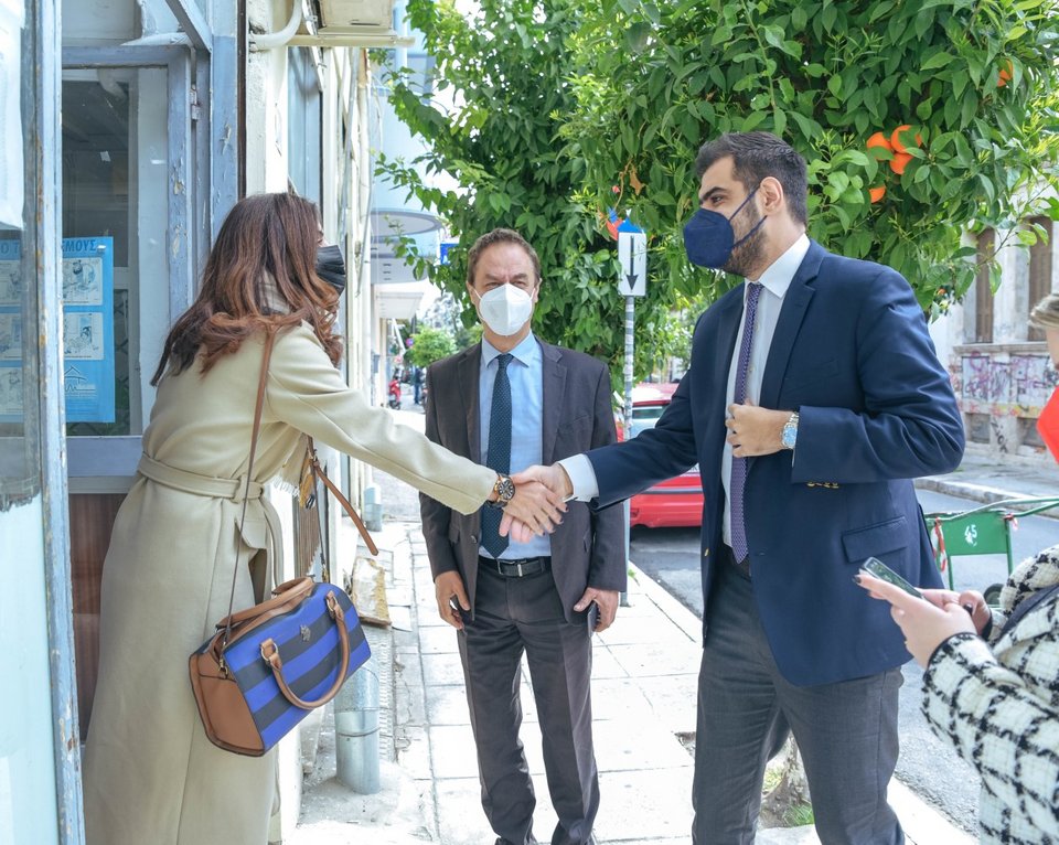 Επίσκεψη του Παύλου Μαρινάκη και των στελεχών της Νέας Δημοκρατίας στον Δήμο Πειραιά