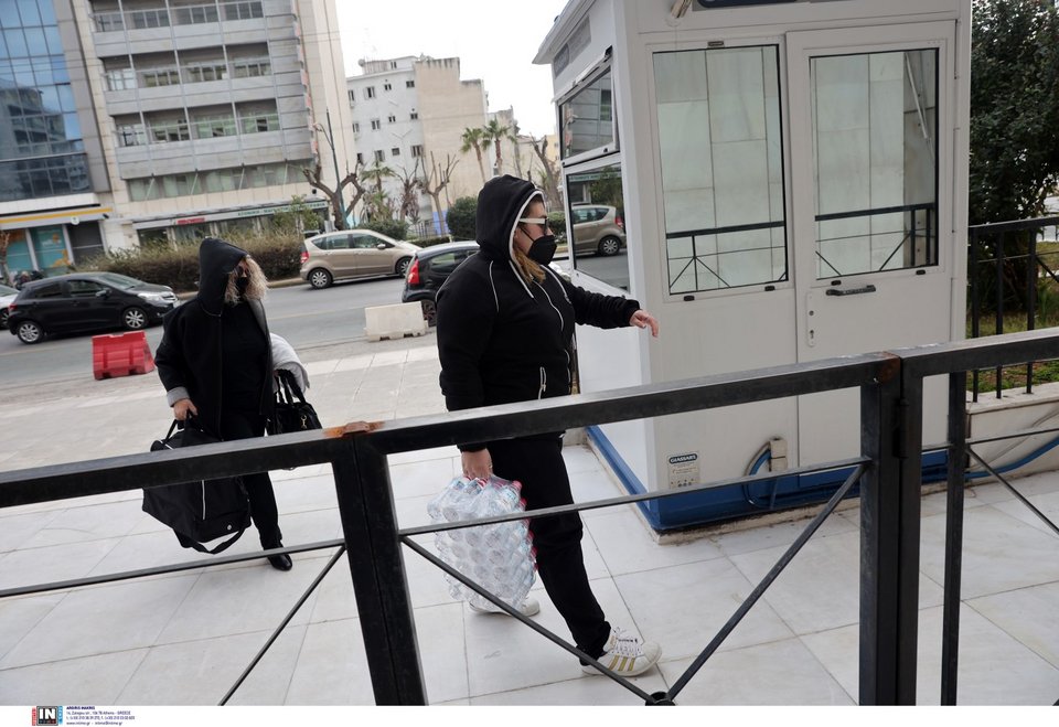 Η μητέρα και η αδελφή της Ρούλας Πισπιρίγκου στη ΓΑΔΑ