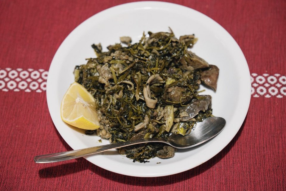 συκωτακια με χόρτα σούλι