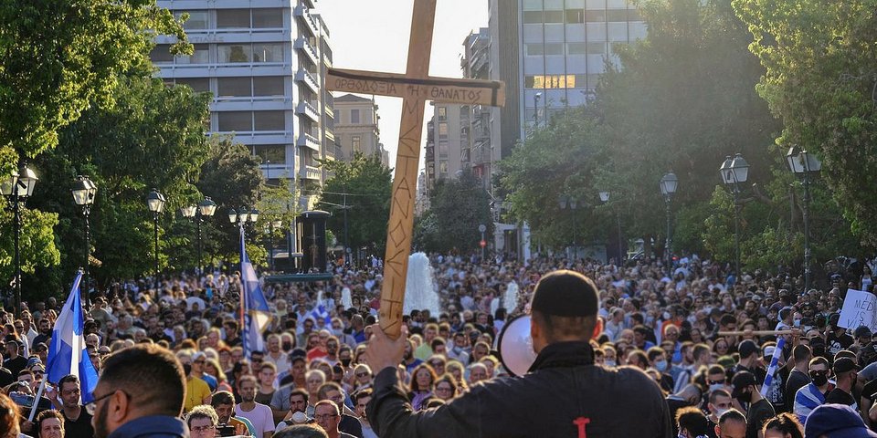 Στιγμιότυπο από διαδήλωση αντιεμβολιαστών στο Σύνταγμα / Φωτογραφία: Alexandros Michailidis / SOOC