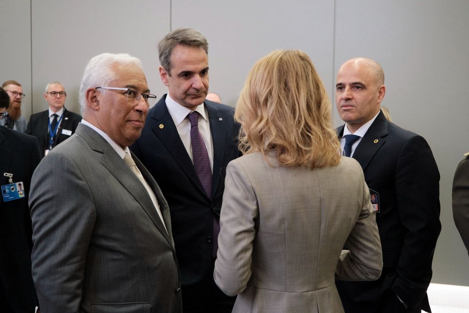 Ο Κ. Μητσοτάκης συνομιλεί με την Κάγια Κάλας