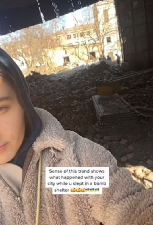 Μία χρήστης του TikTok από το Chernihiv ξεναγεί τους ακολούθους της σε ένα βομβαρδισμένο τοπίο