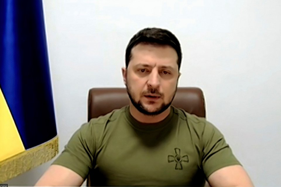 Ο Ζελένσκι με το κλασικό χακί t-shirt / Φωτογραφία: AP