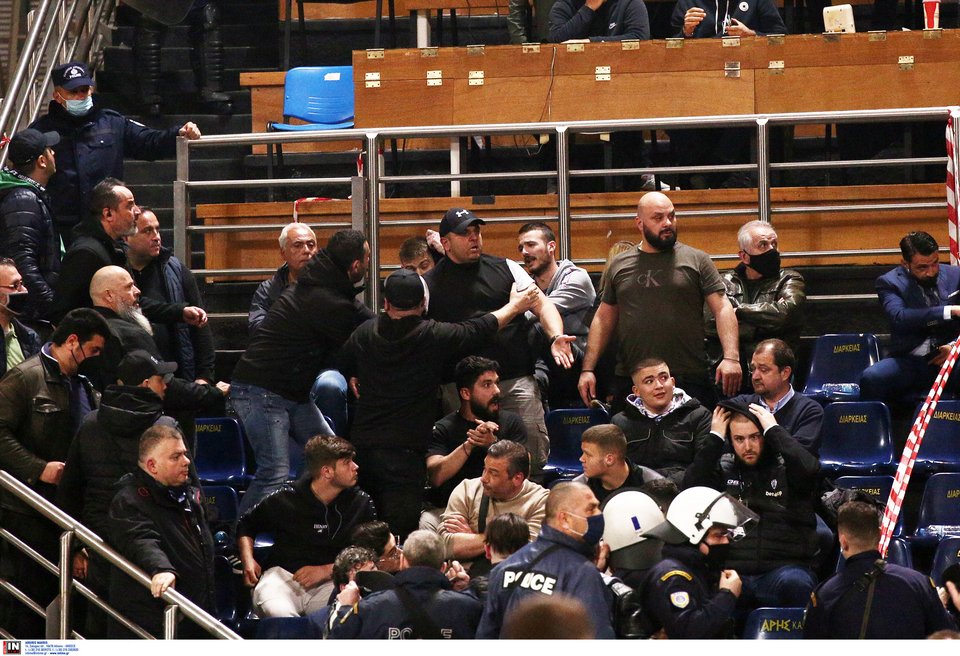 Επεισόδια στο Άρης - ΠΑΟΚ / Φωτογραφία: ΙΝΤΙΜΕ