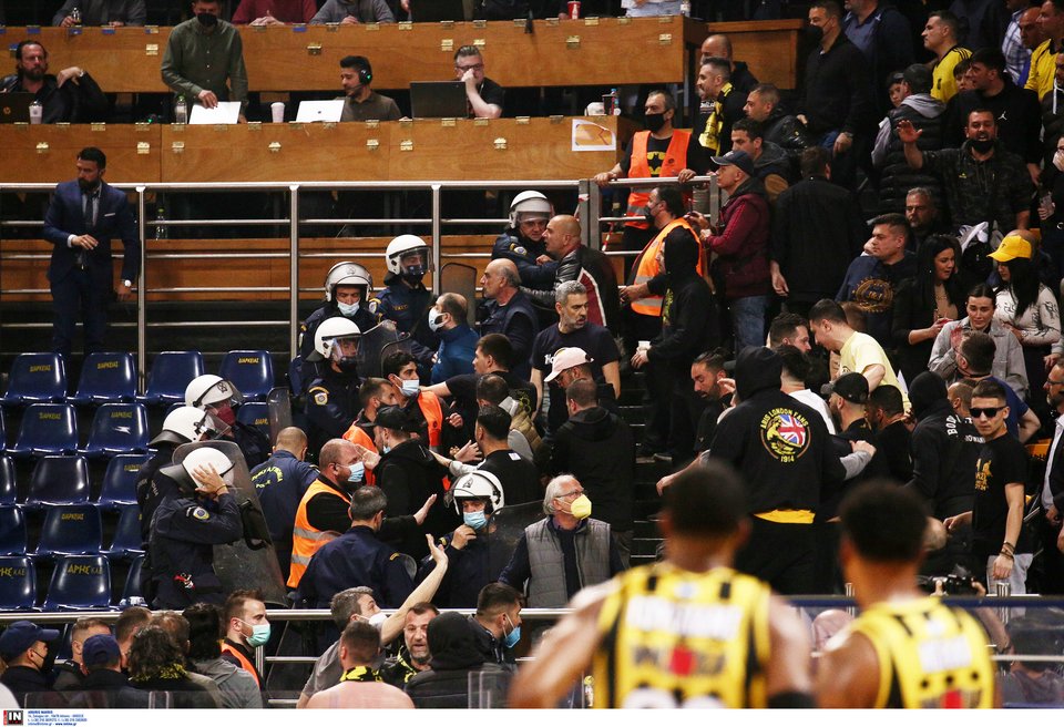 Επεισόδια στο Άρης - ΠΑΟΚ / Φωτογραφία: ΙΝΤΙΜΕ