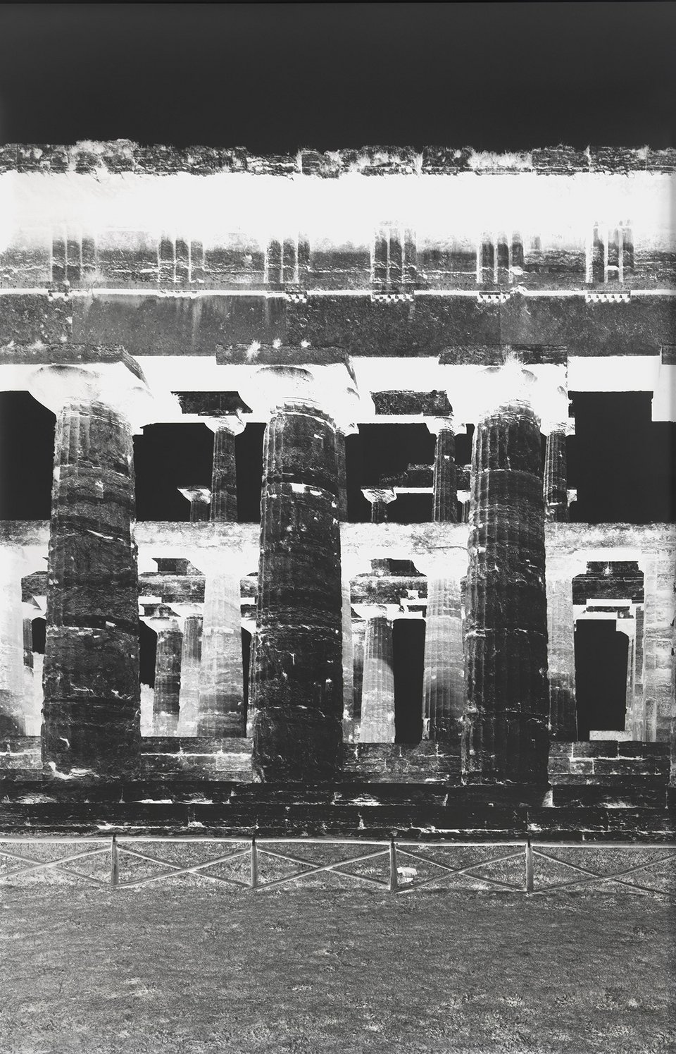 Ελληνικός ναός της Ποσειδωνίας (Paestum) στην Κάτω Ιταλία / Vera Lutter Gagosian