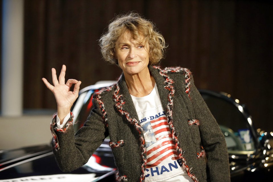 η Lauren Hutton ποζάρει στον φακό