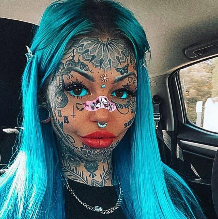 Η Άμπερ Λουκ έχει πάνω από 600 τατουάζ