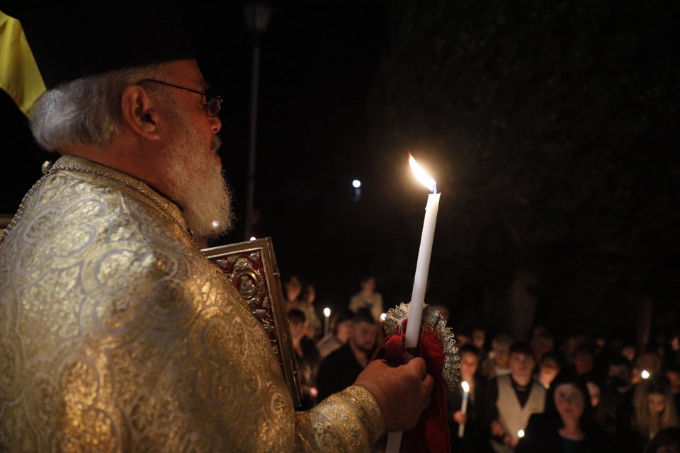 Ανάσταση, εκκλησία, πιστοί