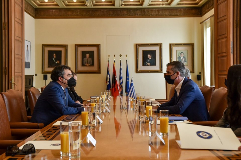 Συνάντηση Μπακογιάννη με τον υπουργό Εσωτερικών της Αλβανίας - Φωτογραφία: ΓΡ. ΤΥΠΟΥ ΔΗΜΟΥ ΑΘΗΝΑΙΩΝ/EUROKINISSI