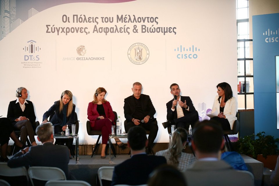 Ο Δήμαρχος Αθηναίων σε πάνελ για το «Μέλλον των πόλεων» με τον ∆ήµαρχο Πειραιά Γιάννη Μώραλη, τον ∆ήµαρχο Λευκωσίας Κωνσταντίνος Γιωρκάτζη, τη Δήμαρχο Σκοπίων Danela Arsovska, την Αντιδήμαρχο ∆ιεθνών Υποθέσεων στα Τίρανα Anuela Ristani, την Αντιδήμαρχο του Σαράγεβο Anja Margetic, και την Αντιδήμαρχο Πρίστινας Donjeta Sahatciu.