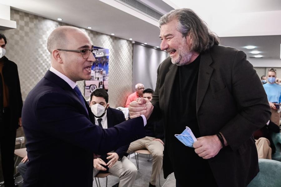 Κ. Μπογδάνος, Νίκος Καραχάλιος