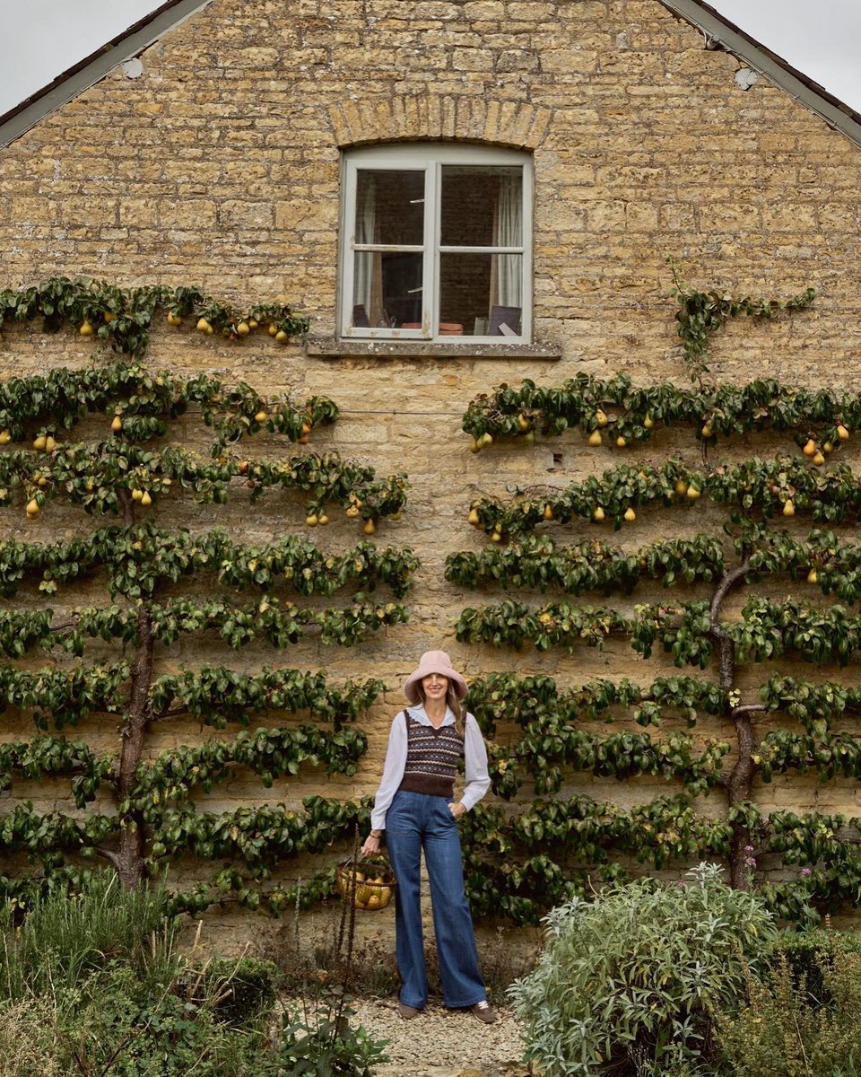 H Amanda φτιάχνει μαρμελάδες με τα φρούτα που μαζεύει από τον κήπο / Φωτογραφία: cutterbrooksshop/Instagram 