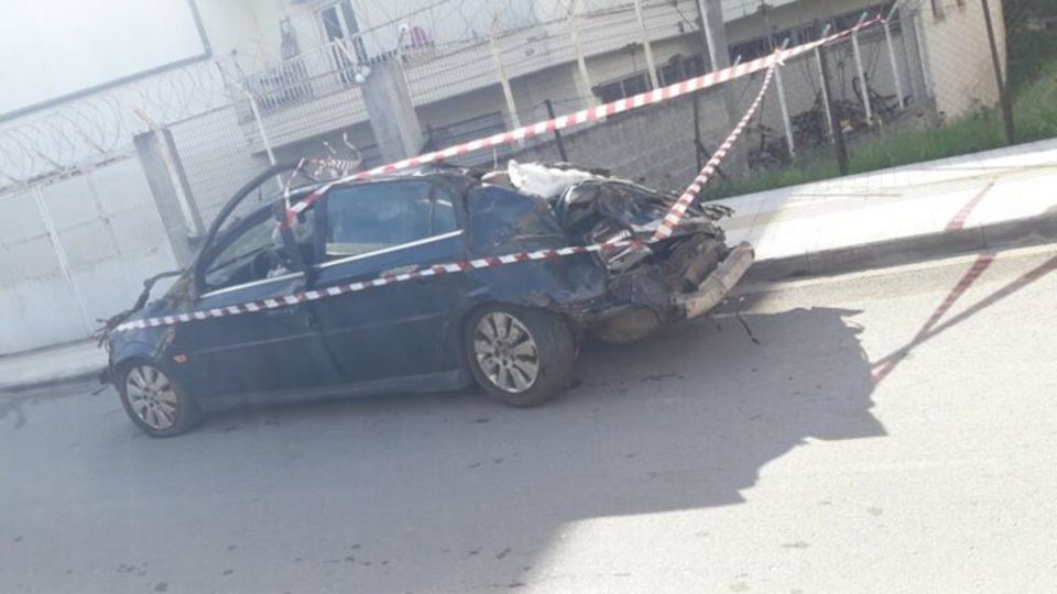 Το αυτοκίνητο του νεαρού που έχασε τη ζωή του σε δυστύχημα στα Φάρσαλα / tinealarissa.gr