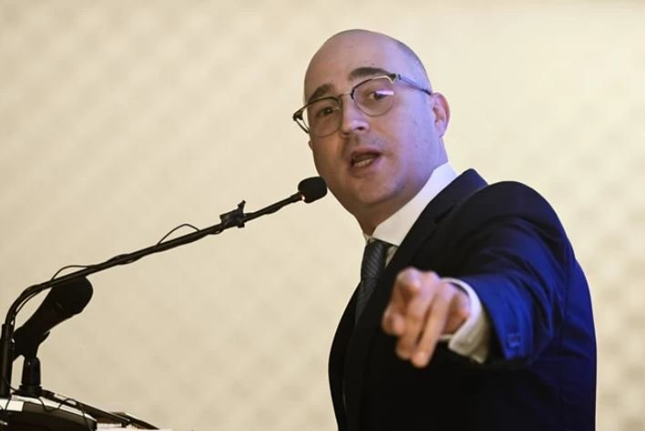 O Kων. Μπογδάνος κατά τη διάρκεια της ομιλίας του
