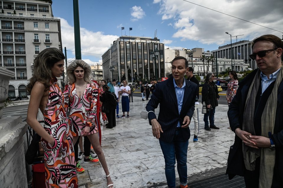 Επίδειξη μόδας στην Πλατεία Συντάγματος