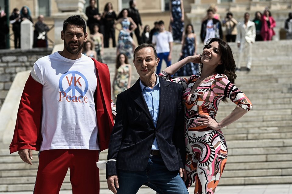 Επίδειξη μόδας στην Πλατεία Συντάγματος