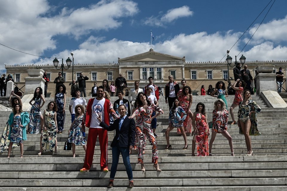 Επίδειξη μόδας στην Πλατεία Συντάγματος