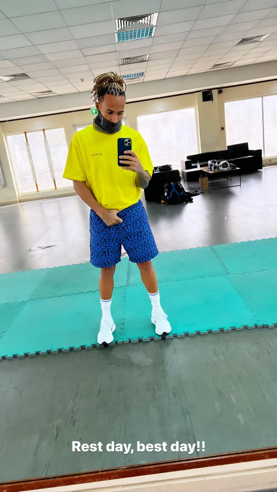 Lewis Hamilton σταρ της Formula 1 -F1 λεύθερη πτώση στο κενό