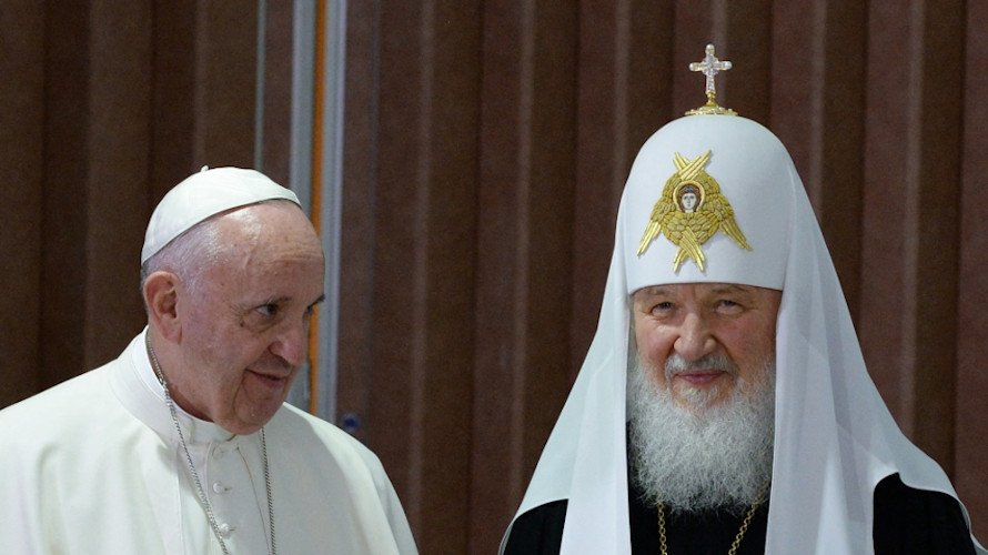 Ο Φραγκίσκος και ο Κύριλλος στο αεροδρόμιο της Αβάνας το 2016