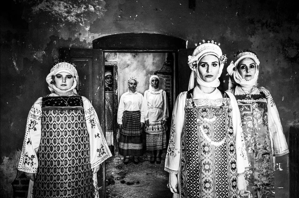 γυναίκες από τους Ολύμπους της Χίου με παραδοσιακές φορεσιές