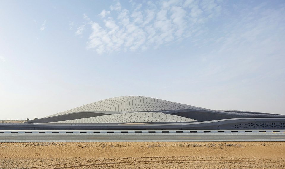 Το Zaha Hadid Architects σχεδίασε κεντρικά γραφεία εταιρείας που μοιάζουν με αμμόλοφους