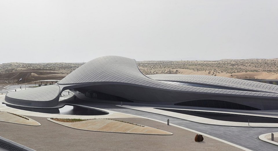 Το Zaha Hadid Architects σχεδίασε κεντρικά γραφεία εταιρείας που μοιάζουν με αμμόλοφους
