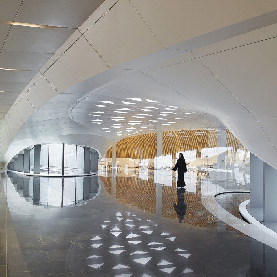 Το Zaha Hadid Architects σχεδίασε κεντρικά γραφεία εταιρείας που μοιάζουν με αμμόλοφους