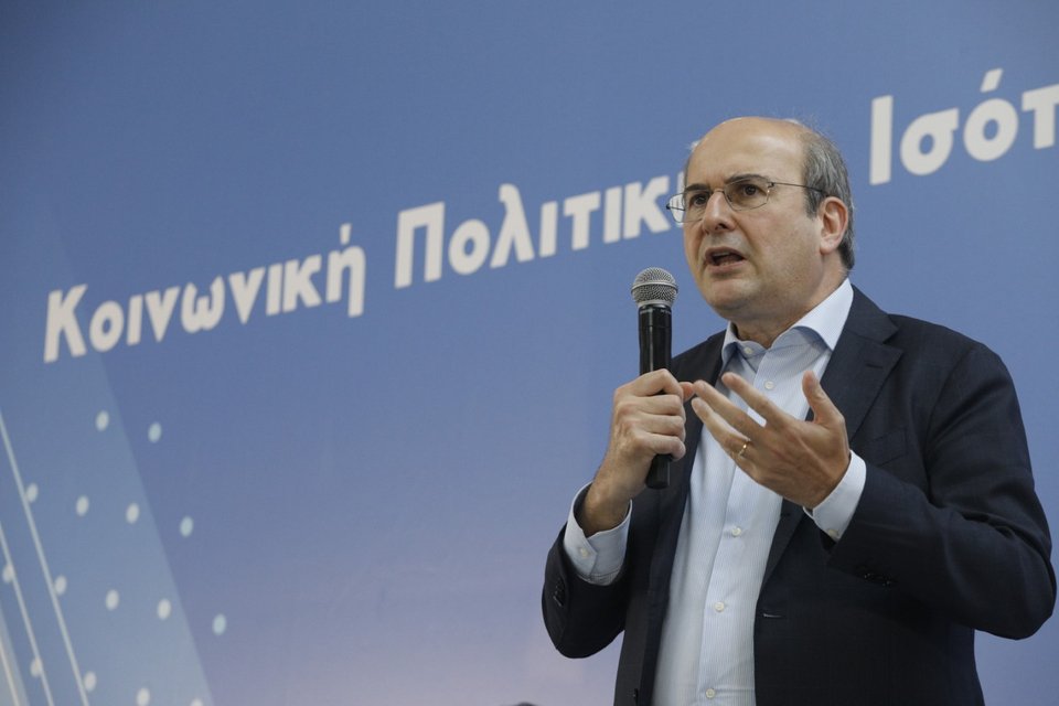 Ο Κωστής Χατζηδάκης στην Τρίτη Προσυνεδριακή Συζήτηση στη Νίκαια για το 14ο Συνέδριο της ΝΔ / Φωτογραφία: EUROKINISSI / ΓΙΩΡΓΟΣ ΚΟΝΤΑΡΙΝΗΣ