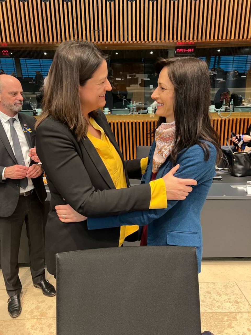 Η Ν. Κεραμέως με τη Mariya Gabriel, Επίτροπο Καινοτομίας, Ερευνας, Πολιτισμού, Εκπαίδευσης και Νεολαίας της Ε.Ε. / Φωτογραφία: Υπουργείο Παιδείας και Θρησκευμάτων