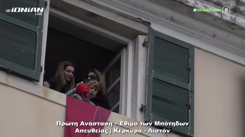 Και η Άντζελα Γκερέκου με την κόρη της έριξαν μπότη