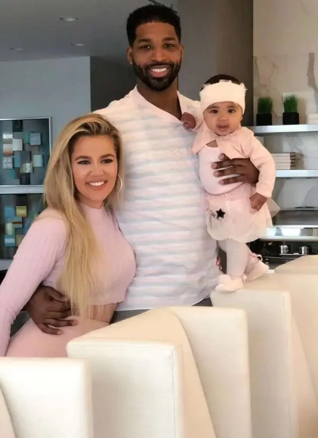 Η Khloe Kardashian και ο μπασκετμπολίστας του NBA Tristan είναι οι γονείς της True