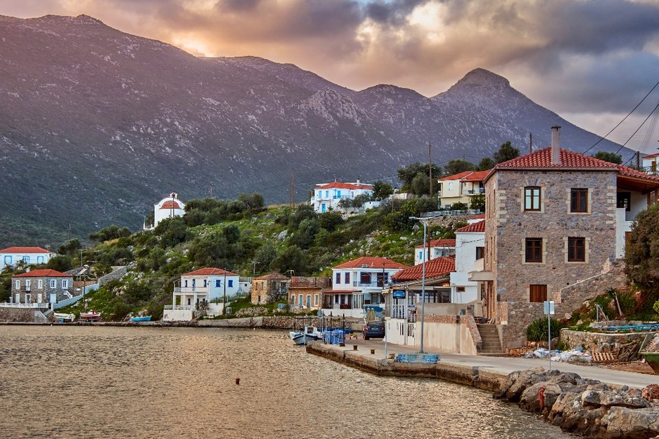 Λιμάνι Γέρακα ελληνικό φιορδ