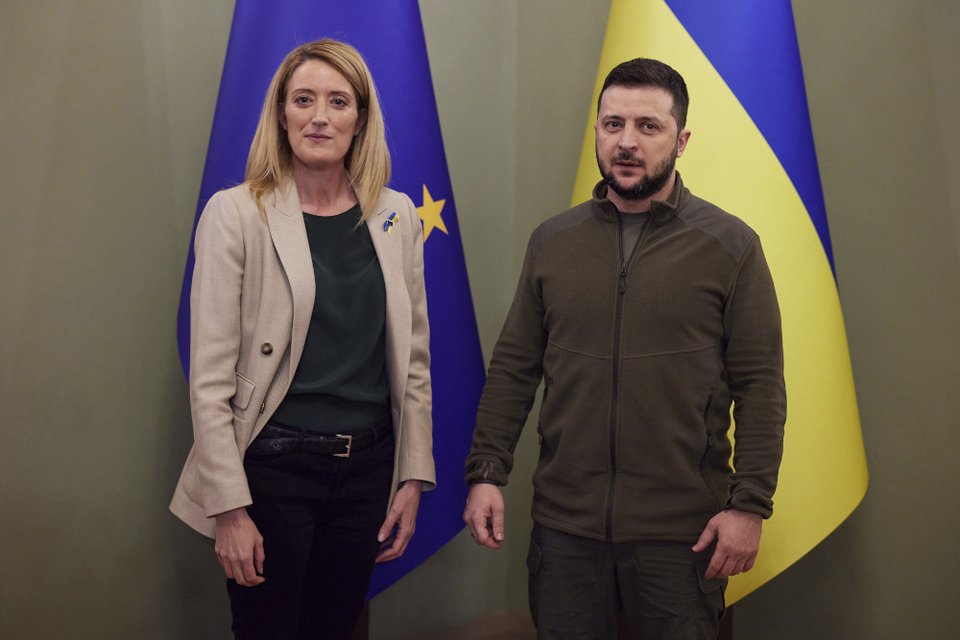 H Ρομπέρτα Μετσόλα με τον Βολοντίμιρ Ζελένσκι στο Κίεβο