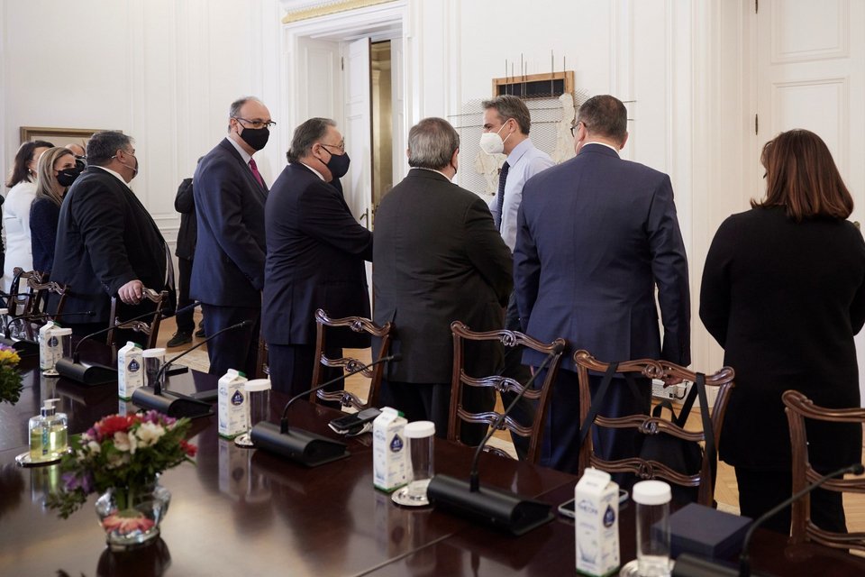 Ο Κυριάκος Μητσοτάκης με τους ΑΧΕΠΑ στο Μέγαρο Μαξίμου / Φωτογραφία: ΓτΠ/Δημήτρης Παπαμήτσος