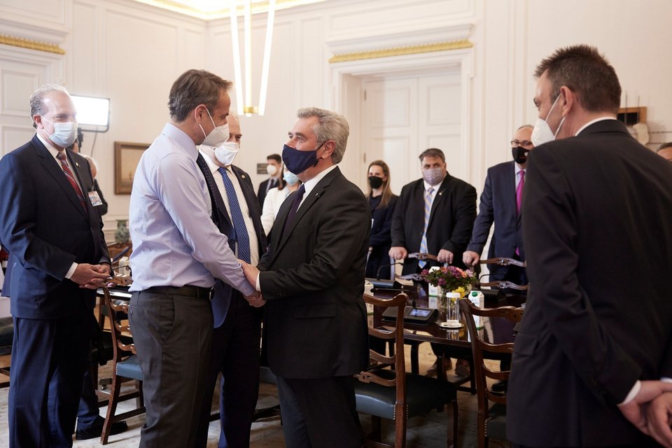 Ο Κυριάκος Μητσοτάκης με τους ΑΧΕΠΑ στο Μέγαρο Μαξίμου / Φωτογραφία: ΓτΠ/Δημήτρης Παπαμήτσος