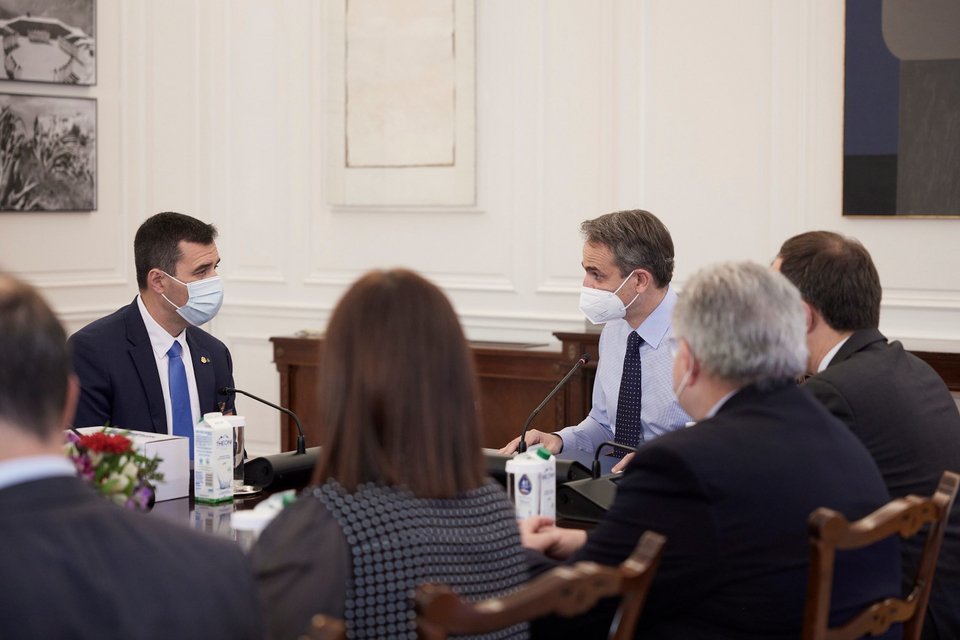 Ο Κυριάκος Μητσοτάκης με τους ΑΧΕΠΑ στο Μέγαρο Μαξίμου / Φωτογραφία: ΓτΠ/Δημήτρης Παπαμήτσος