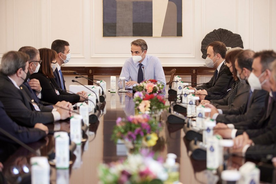 Ο Κυριάκος Μητσοτάκης με τους ΑΧΕΠΑ στο Μέγαρο Μαξίμου / Φωτογραφία: ΓτΠ/Δημήτρης Παπαμήτσος